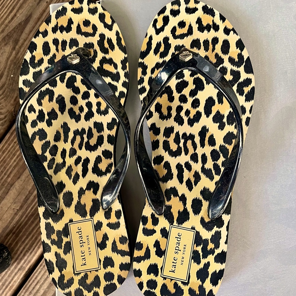 Kate Spade ♠️ women’s leopard print flip flops